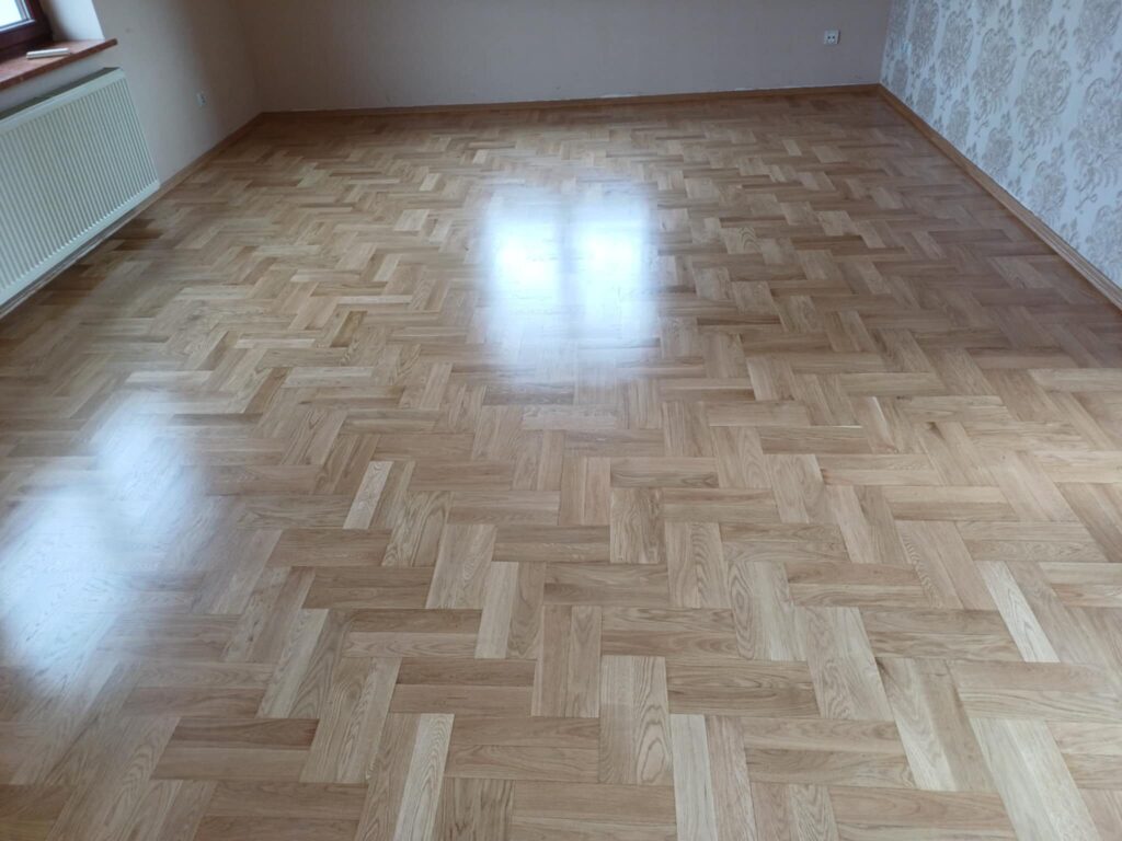Realizacje cyklinowania parkietów oraz ich odnawiania a także usług parkieciarskich oraz składania mebli oraz schodów przez firmę Tomi Parkiety - Tomasz Łągiewka